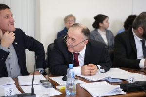 Батал Табагуа: судя по декларациям о доходах, которые заполнялись кандидатами в президенты, они нищие, живут у своих жен