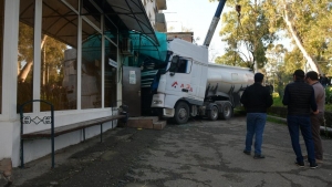 Стало известно о состоянии здоровья водителя бензовоза, врезавшегося в пятиэтажку в Сухуме