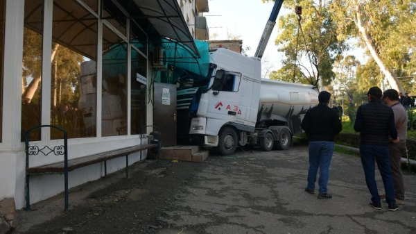 Стало известно о состоянии здоровья водителя бензовоза, врезавшегося в пятиэтажку в Сухуме