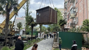 В Гагре приступили к демонтажу торговых павильонов, портящих облик города