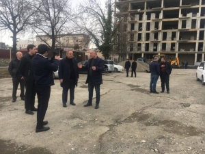И.о Мэра столицы Кан Кварчия ознакомился с проблемой подтопления домов в русле реки Адзапш