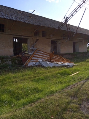 В Гудауте частично или полностью сорвало кровлю с двух частных домов