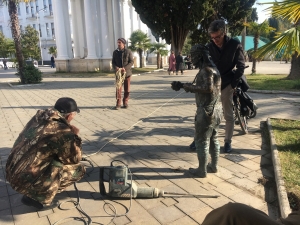 Поврежденные скульптуры на набережной Сухума восстановят
