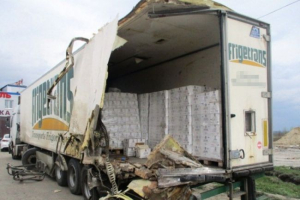 Фура с крупной партией абхазского коньяка попала в аварию