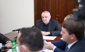 Александр Анкваб: придется пройтись и посмотреть, в Республиканской больнице 890 штатных единиц или нет