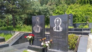 Неизвестные осквернили памятники в сухумском пантеоне