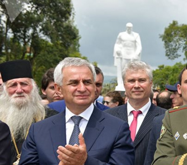 Поздравления Рауля Хаджимба с Днем Победы!