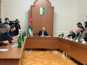 Аслан Бжания: нужно внести изменения в некоторые законодательные акты по противодействию коррупции