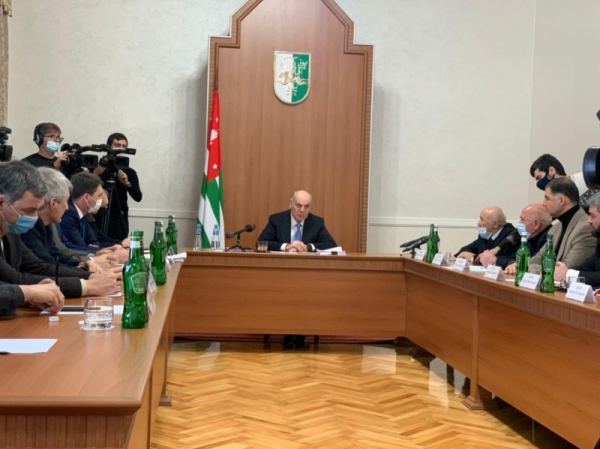 Аслан Бжания: нужно внести изменения в некоторые законодательные акты по противодействию коррупции
