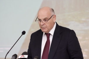 Президент Аслан Бжания выступает с отчётом о проделанной работе