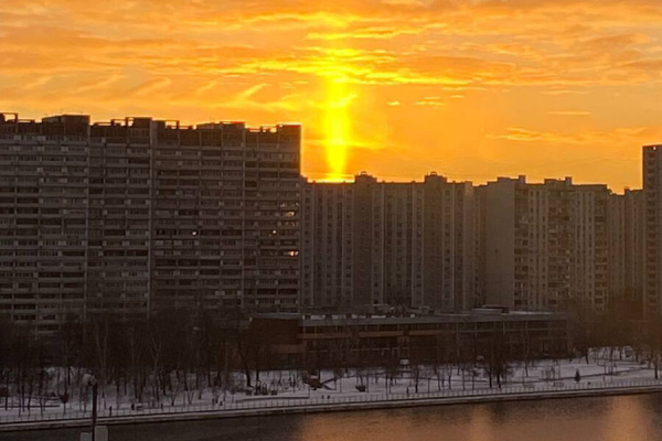 В небе над Москвой заметили солнечный столб