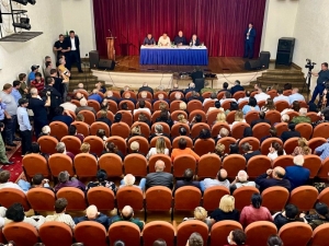 СКАНДАЛ в ОЧАМЧЫРЕ! Президенту задали неудобные вопросы по передаче в собственность госдачи ПИЦУНДА
