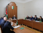 Аслан Бжания провел совещание с руководством Правительства и Парламента