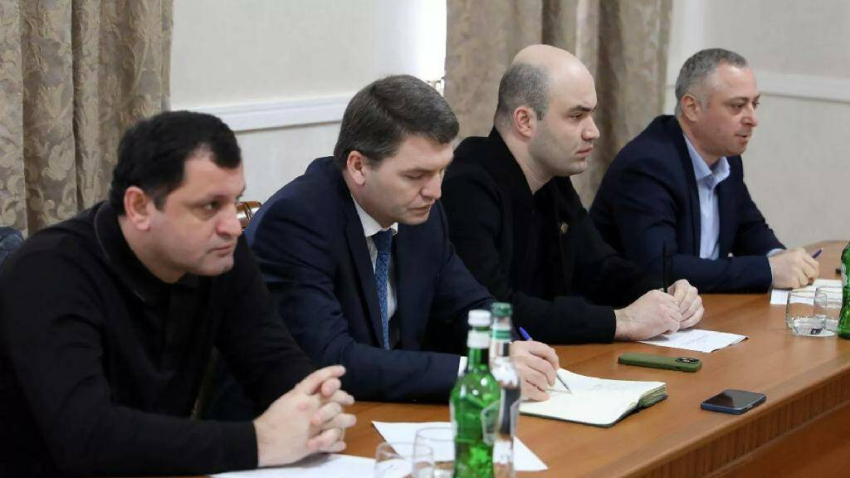 Борьбу с майнингом в Абхазии обсудили на совещании в Администрации президента