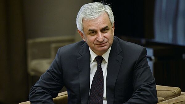 Форум Народного единства Абхазии поздравил Рауля Хаджимба с днем рождения!