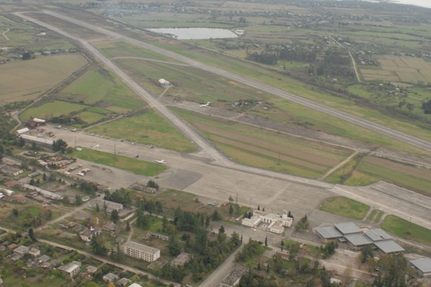 Российские саперы разминируют закрытый аэропорт Сухума