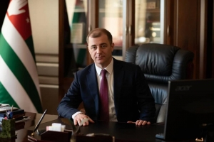 Адгур Ардзинба поздравил граждан Абхазии, отмечающих Пасху, с Праздником!