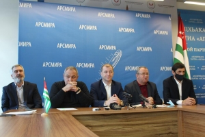 Абхазская оппозиция переходит в активный режим