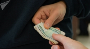 Инспектора таможенного поста "Адлер" задержали при получении взятки