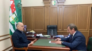 Аслан Бжания встретился с директором АбИГИ Ардой Ашуба