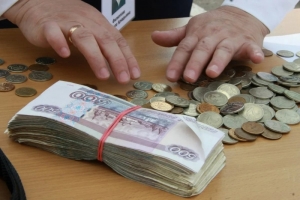 Минимальный размер зарплаты не должен быть ниже прожиточного минимума, считают депутаты