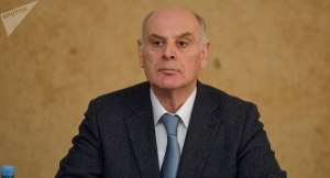 Аслан Бжания поздравил Рауля Хаджимба с днем рождения