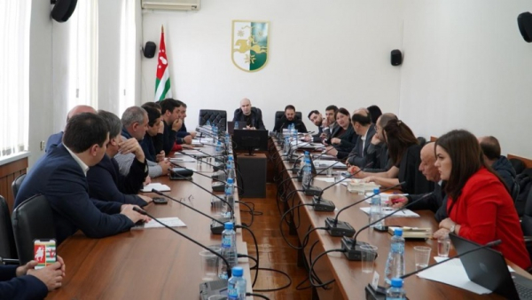 В Парламенте предлагают внести изменения в статьи УК, которые касаются торговли людьми и клеветы