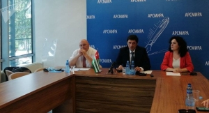 Глава "Аруаа" призвал граждан Абхазии готовиться к акциям протеста в октябре