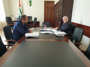 Александр Анкваб провел рабочую встречу с Дауром Курмазия