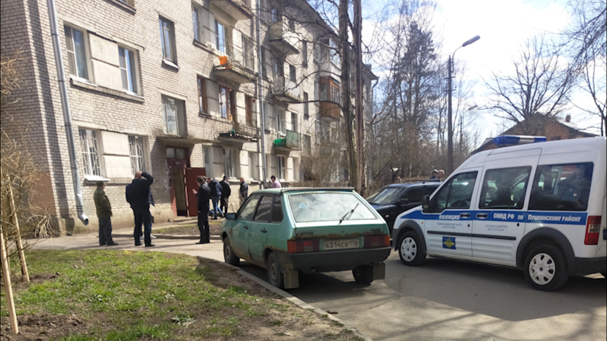 Москвичей начали эвакуировать из-за ящика гранат в подъезде дома