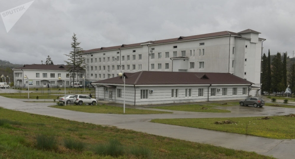 Пациент с коронавирусом скончался в больнице Гудауты