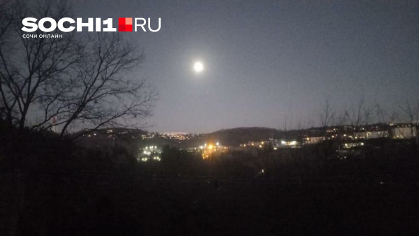 Несколько взрывов прогремело в небе над Сочи