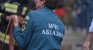 Заброшенное здание больницы загорелось в Дурипше