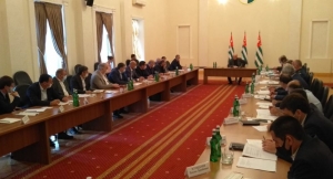 Аслан Бжания предупредил глав районов о личной ответственности за ситуацию с майнингом