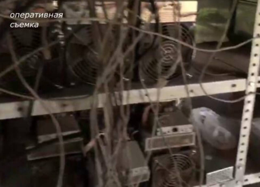В селе Лыхны изъяли 99 аппаратов по добыче криптовалют