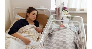 Первый ребенок, родившийся в новом году в Сухуме, получил подарок от мэра