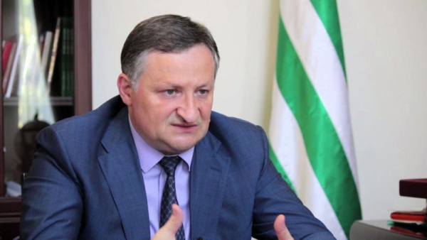 Беслан Эшба: с 1 января зарплаты муниципальных служащих в Сухуме увеличатся на 100 процентов