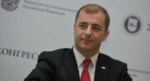 Адгур Ардзинба поздравил кандидатов в президенты Леонида Дзапшба и Аслана Бжания с успешной регистрацией