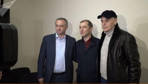 Проигравших нет: Бжания и Ардзинба обменялись поздравлениями